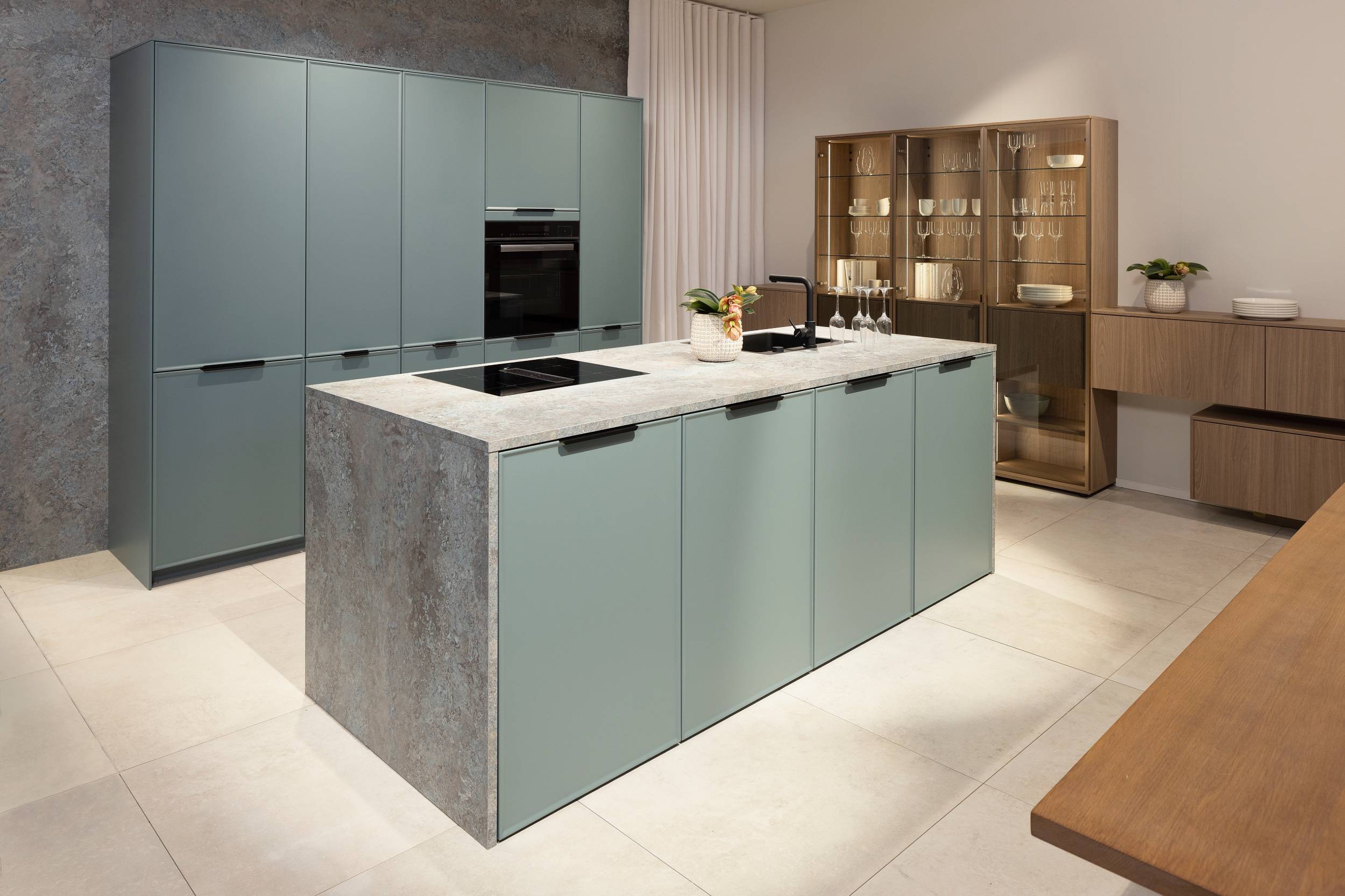 HÄCKER Systemat Schweizer Kanten-Fronten und umlaufender Arbeitsplatte